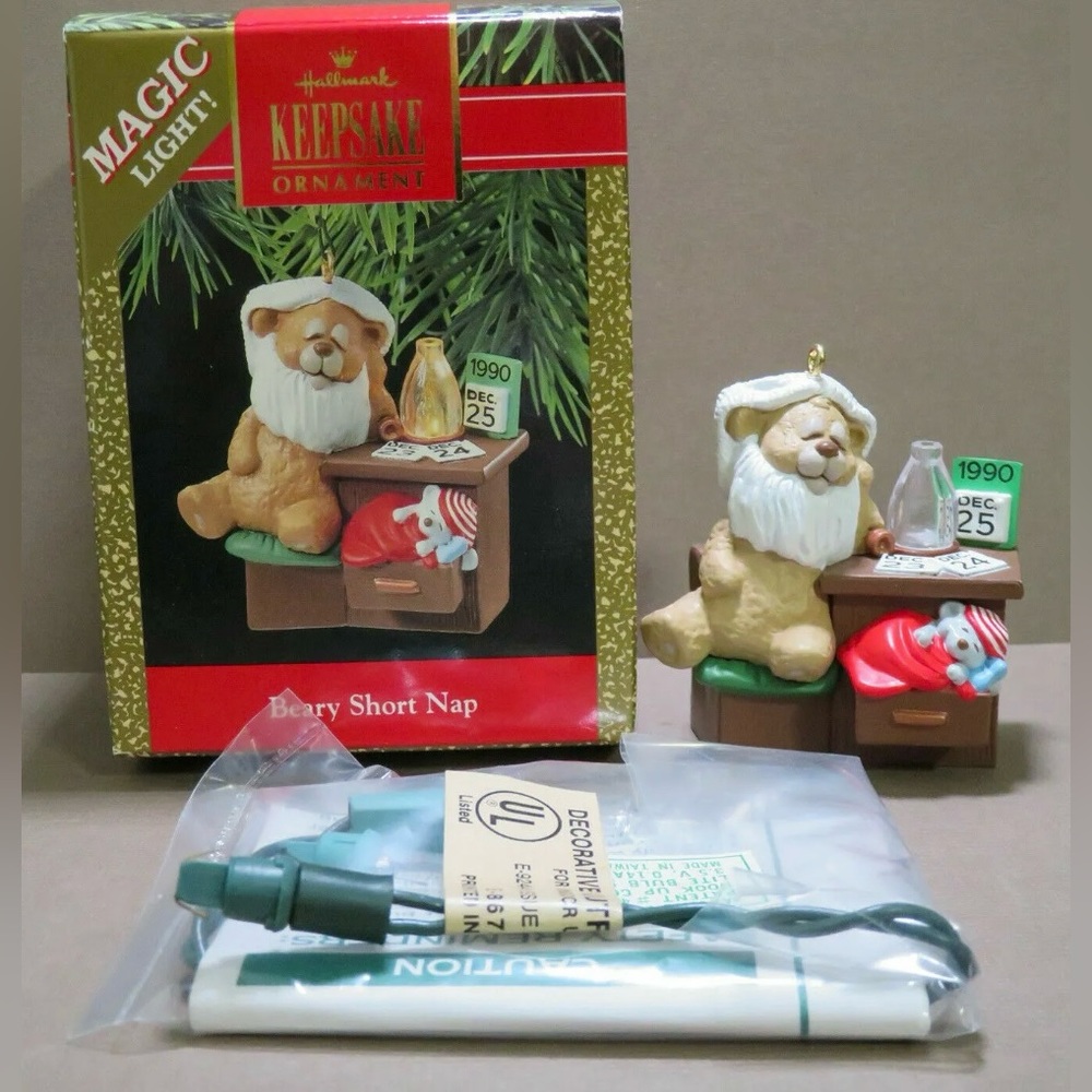 1990 Vintage Hallmark Keepsake “Beary Short Nap” Magic Light ornament! NIB!!